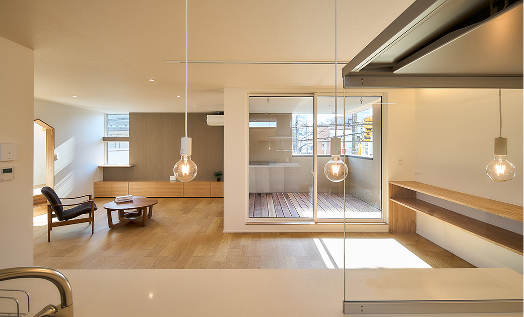 三層にひろがる、片流れ屋根の家 – T-plan|仙台のデザイン力のある工務店、ティープラン